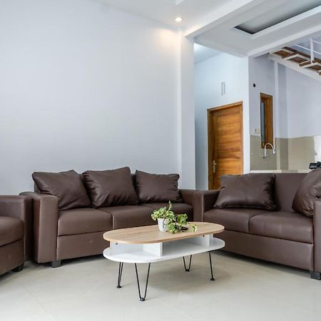 Azalia Homestay Yogyakarta Luaran gambar