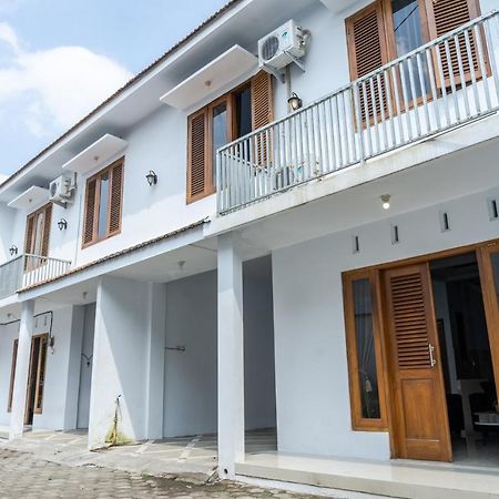Azalia Homestay Yogyakarta Luaran gambar