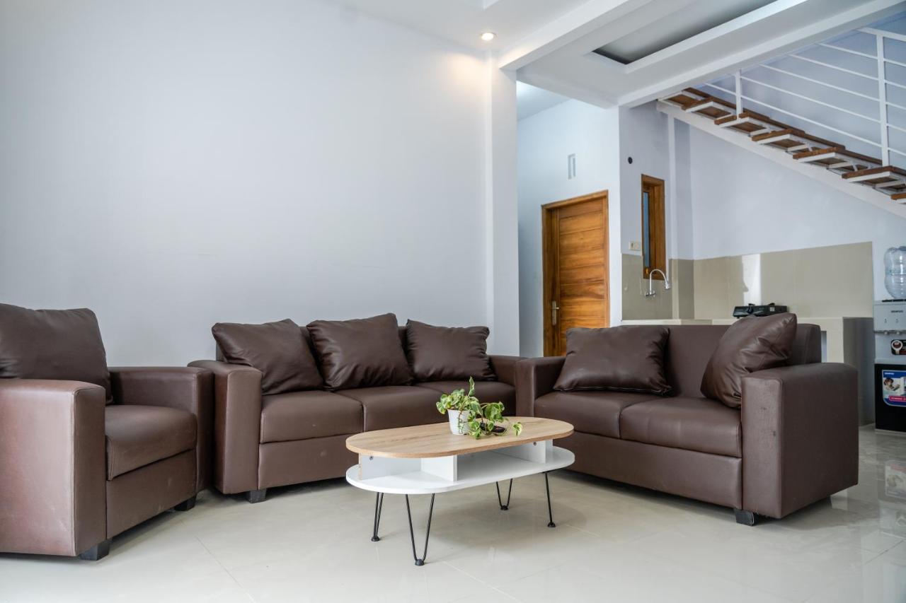 Azalia Homestay Yogyakarta Luaran gambar