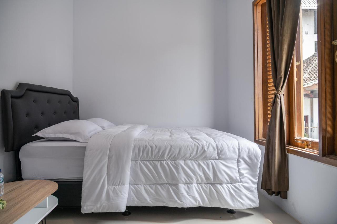 Azalia Homestay Yogyakarta Luaran gambar